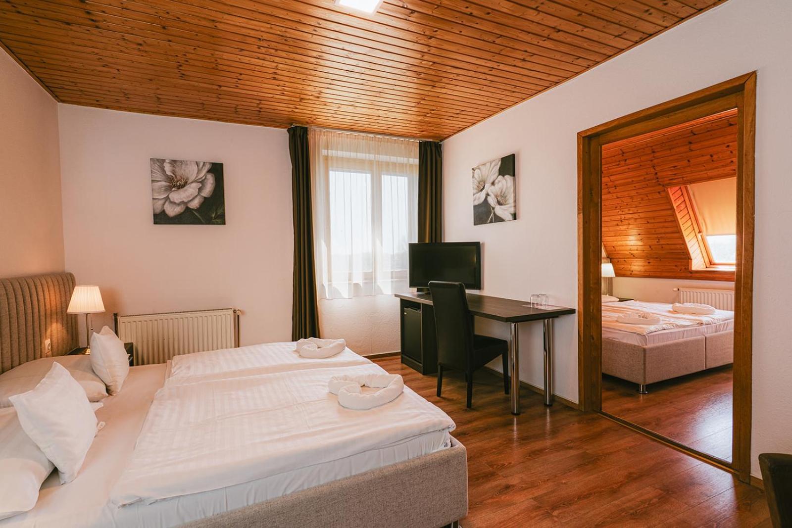 Aqua Hotel Gyula Dış mekan fotoğraf