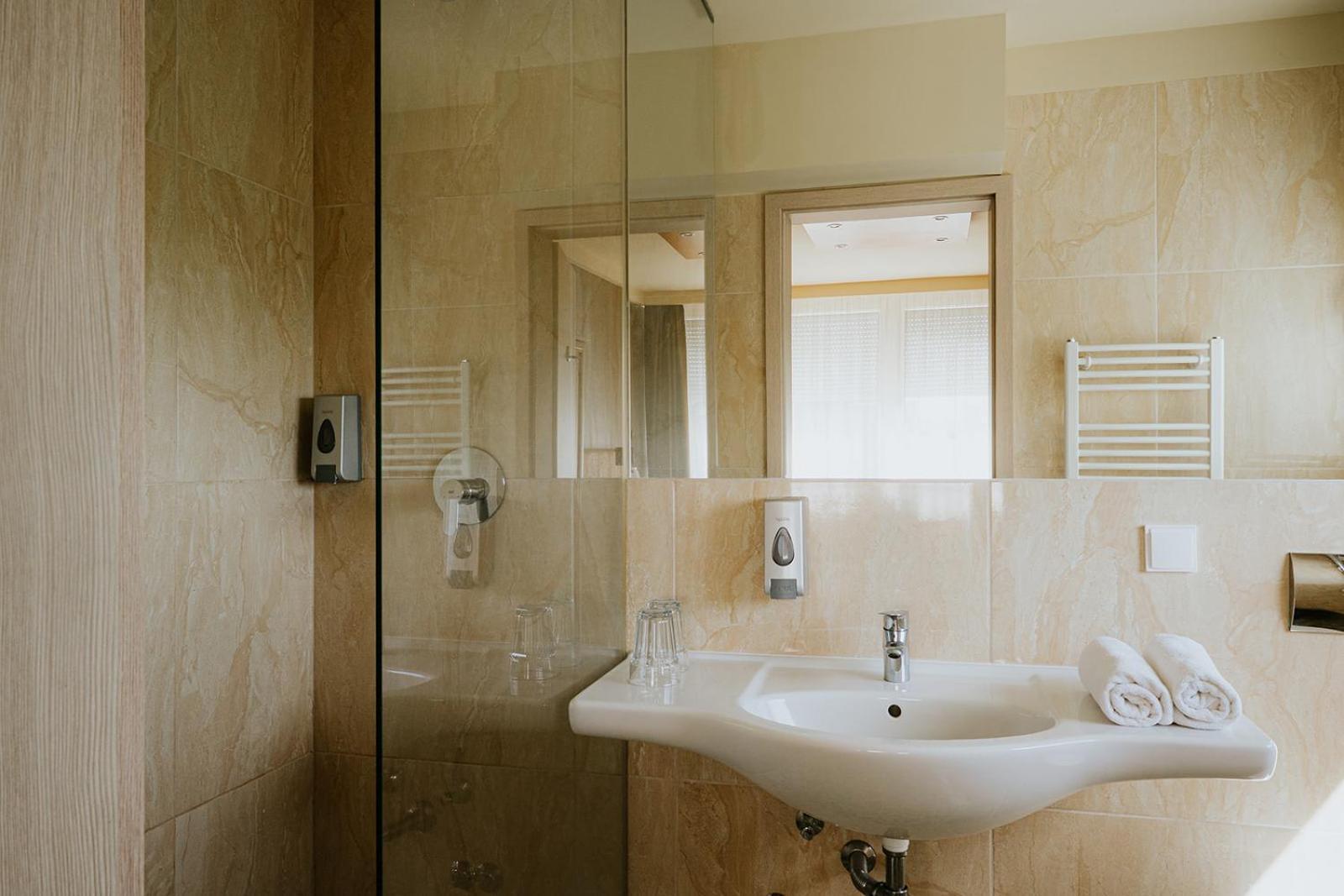 Aqua Hotel Gyula Dış mekan fotoğraf