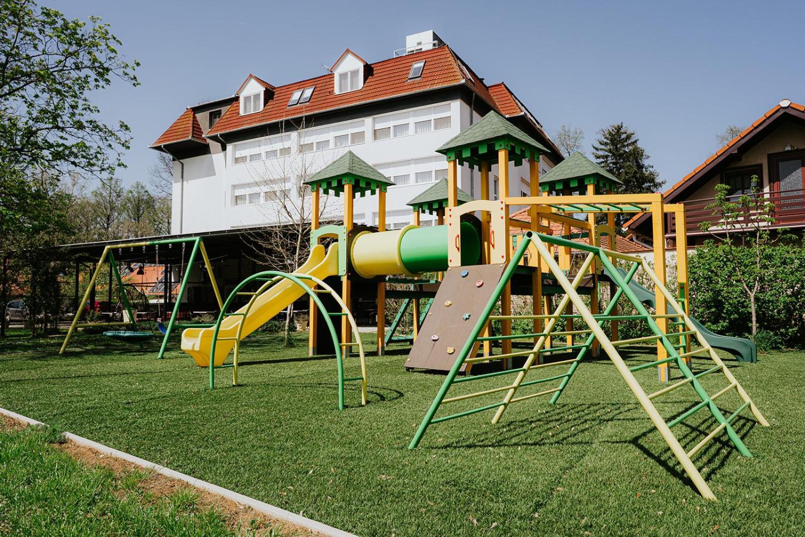 Aqua Hotel Gyula Dış mekan fotoğraf