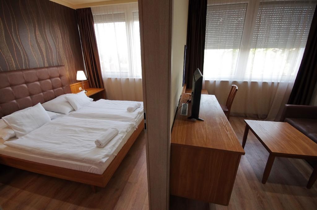 Aqua Hotel Gyula Dış mekan fotoğraf