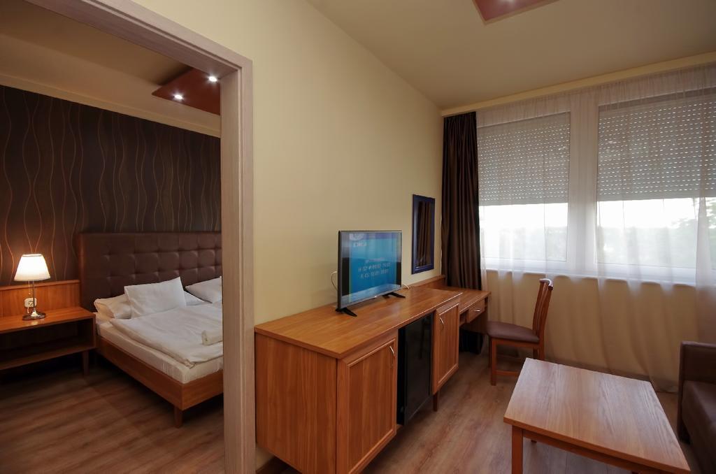 Aqua Hotel Gyula Dış mekan fotoğraf